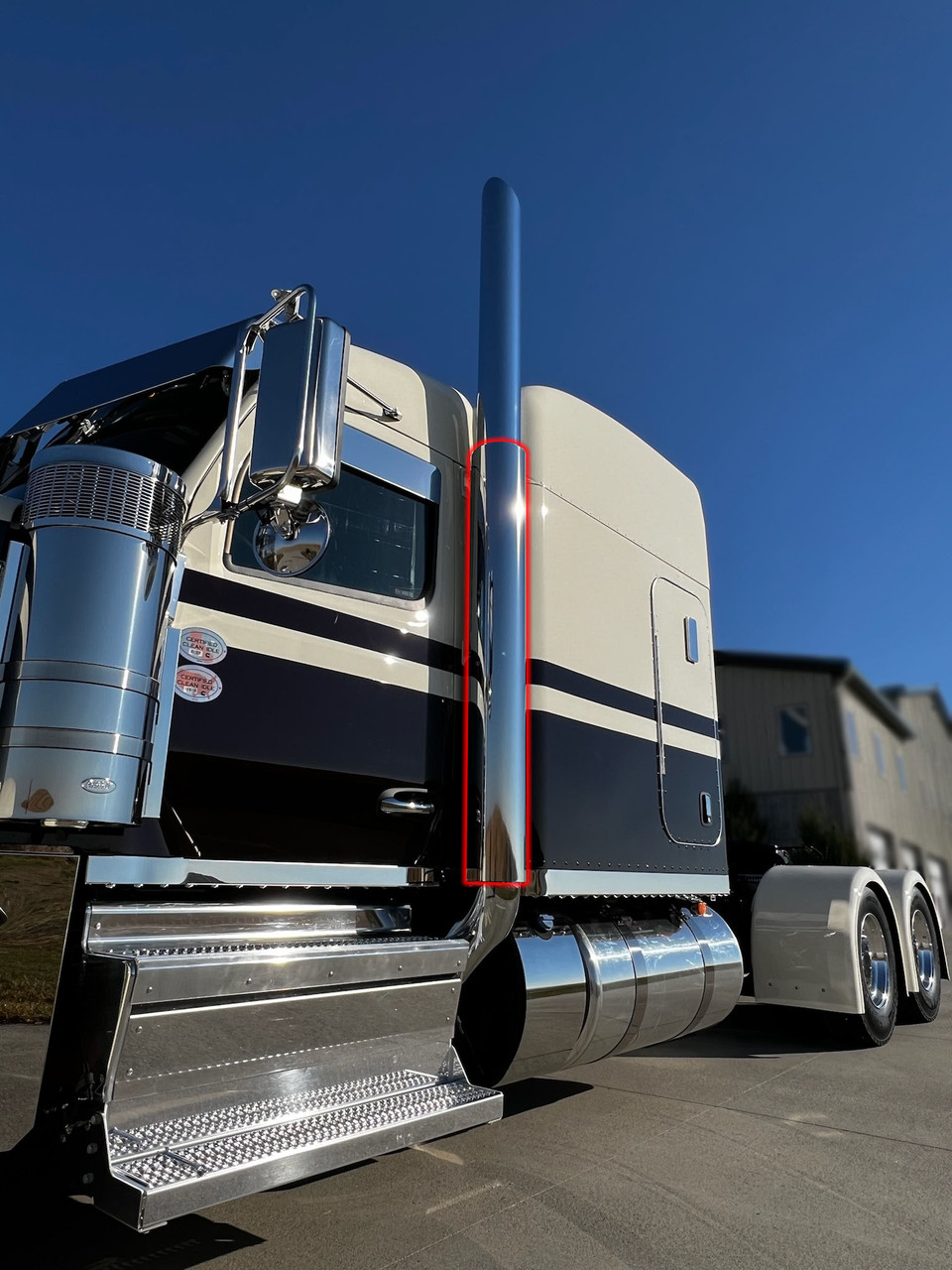 Peterbilt 589 with Sleeper Exhaust Shields - 7" Stock Exhaust Tip
