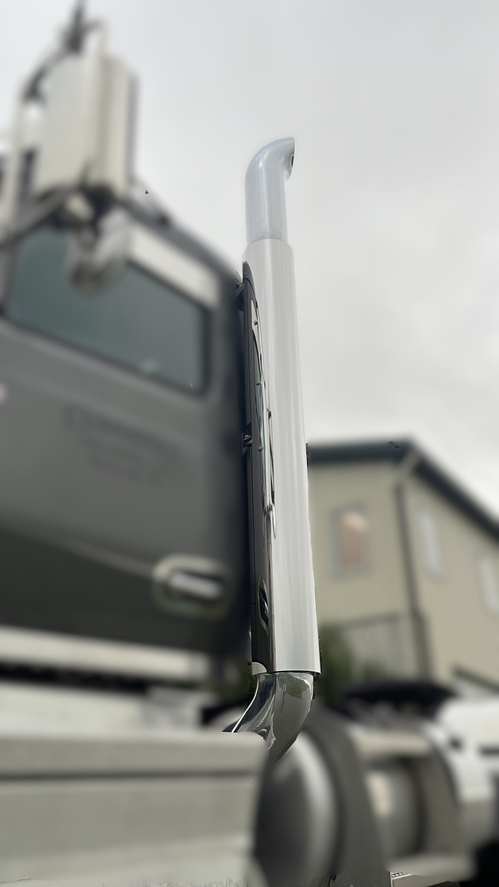 Peterbilt 589 Exhaust Shields - Day Cab - 7" Stock Exhaust Tip