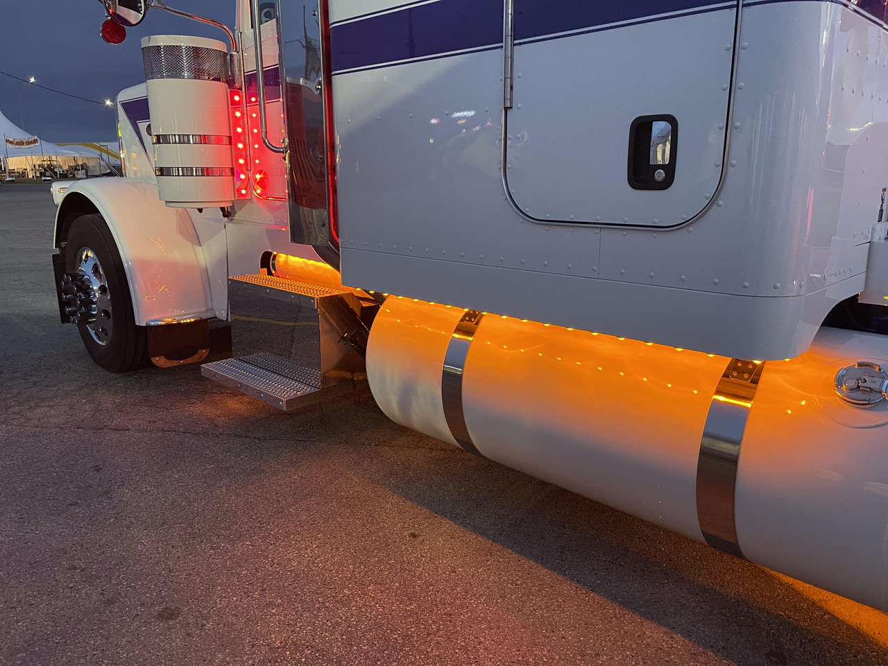 Peterbilt Sleeper Panels - Full Wrap - Stock Exhaust - 63"/72" Sleeper - Light Kit Included - 5-1/2" Drop