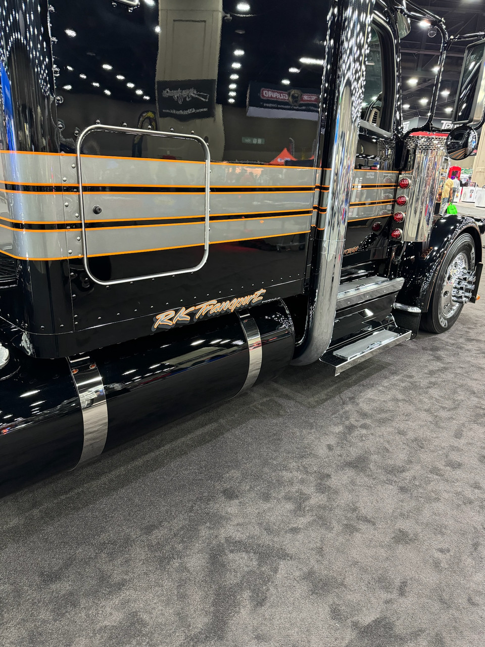 Peterbilt 589 Sleeper Panels - 58" Sleeper - Thumbnail 3