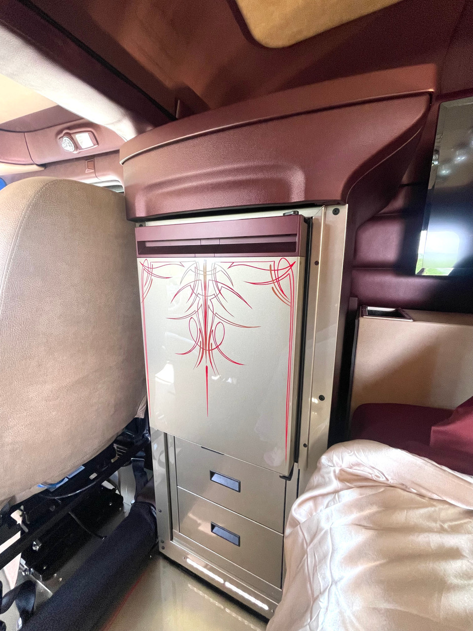 Refrigerator - Passenger Side Installation - Fits Peterbilt 589 - Gloss Black - Thumbnail 2