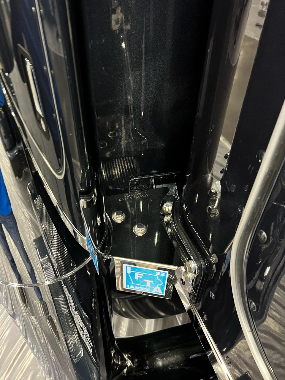 IFTA Brackets for Peterbilt 379, 386, 389 -- Angle Exhaust Clamp Mounted - 1-Permit - Thumbnail 3