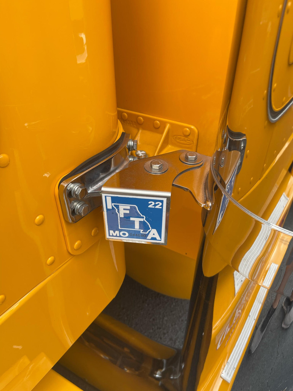 IFTA Brackets for Peterbilt 379, 386, 389 -- Slim Series Angle Exhaust Clamp Mounted - 1-Permit