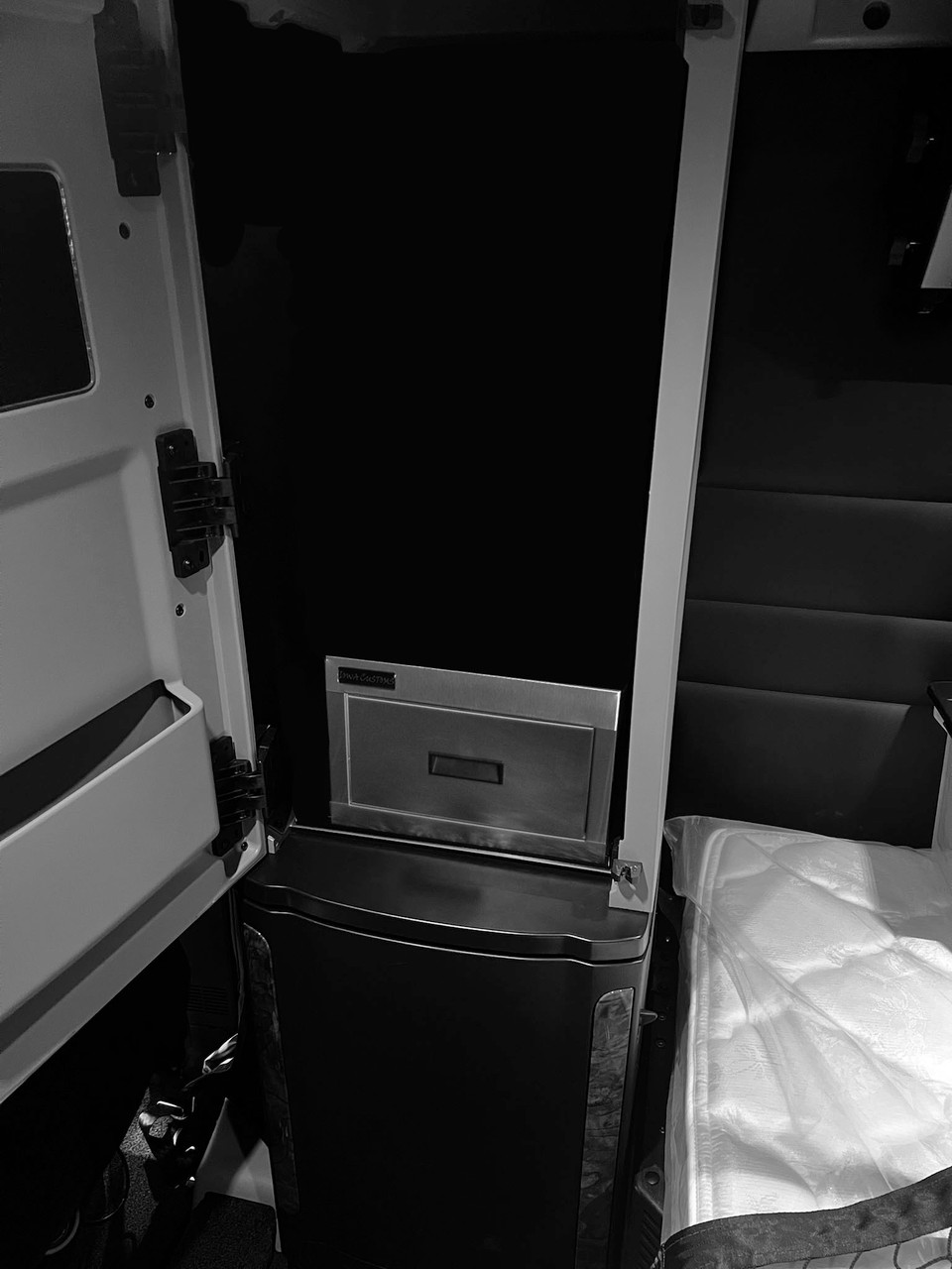 1-Drawer Passenger Side Storage Solution - Fits Peterbilt 589 - Gloss Black