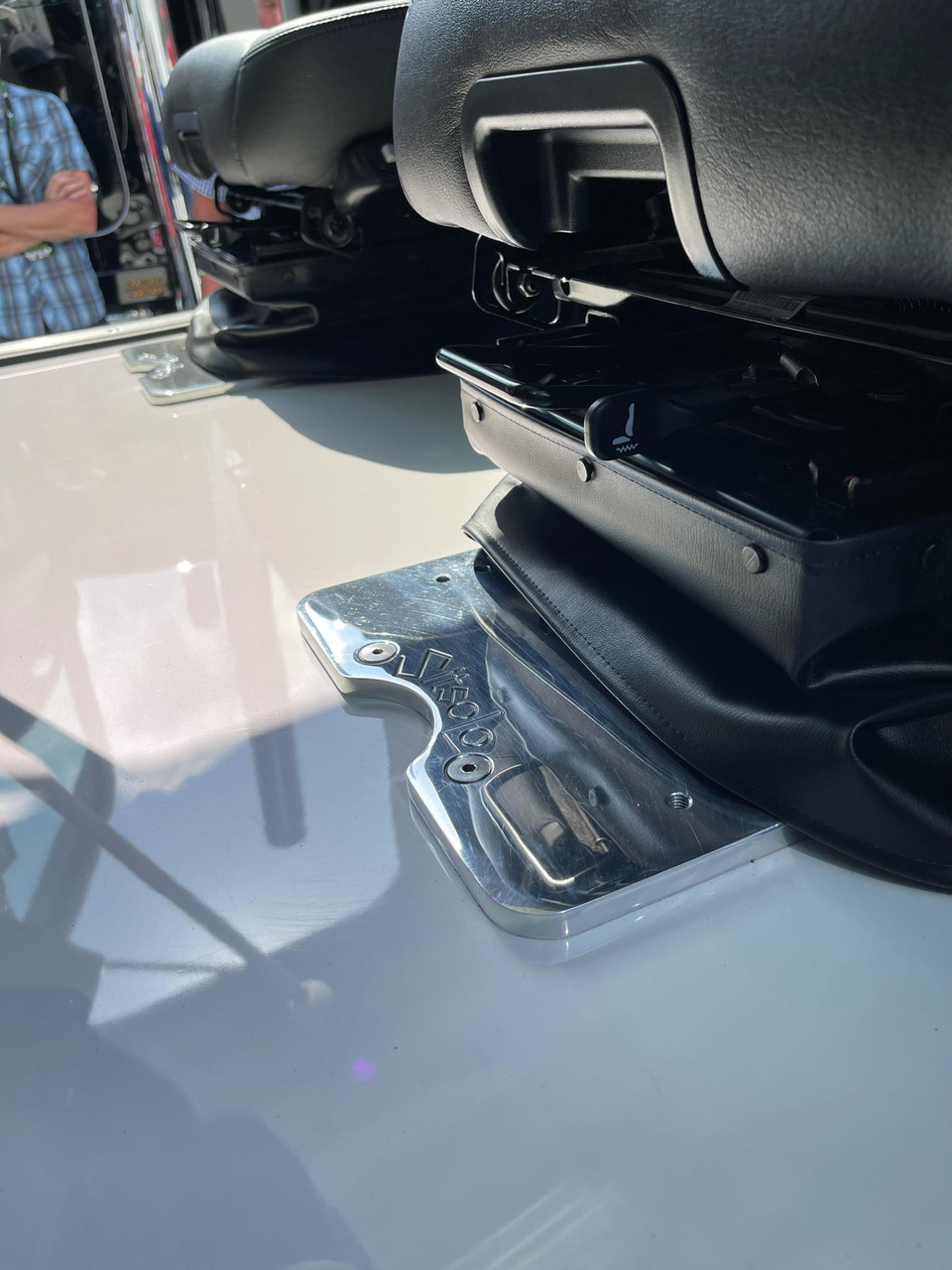 12" Seats Inc. Legacy Lo (Seat with Post July 1, 2018 Build Date) - Fits Peterbilt 579 - Gloss Black - Thumbnail 7