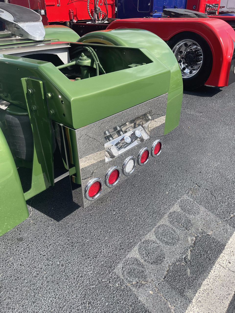 Rear Center Panel With Airline Box - 20" Drop - Trailer Air, (1) 7-Way & (5) 4" Round Lights