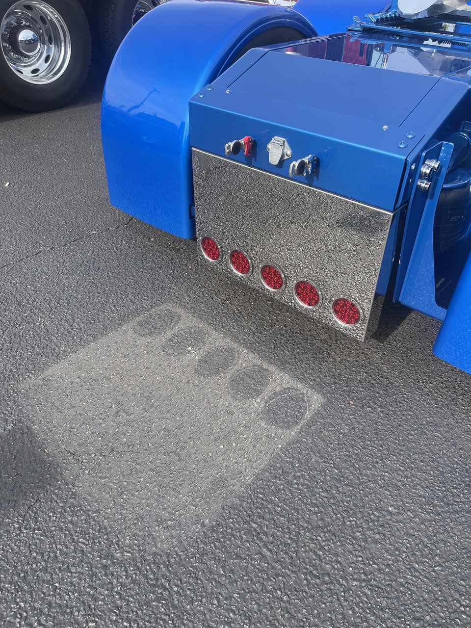 Rear Center Panel - 20" Drop - (3) 3/4" lights & (5) 4" Round Lights - Thumbnail 4