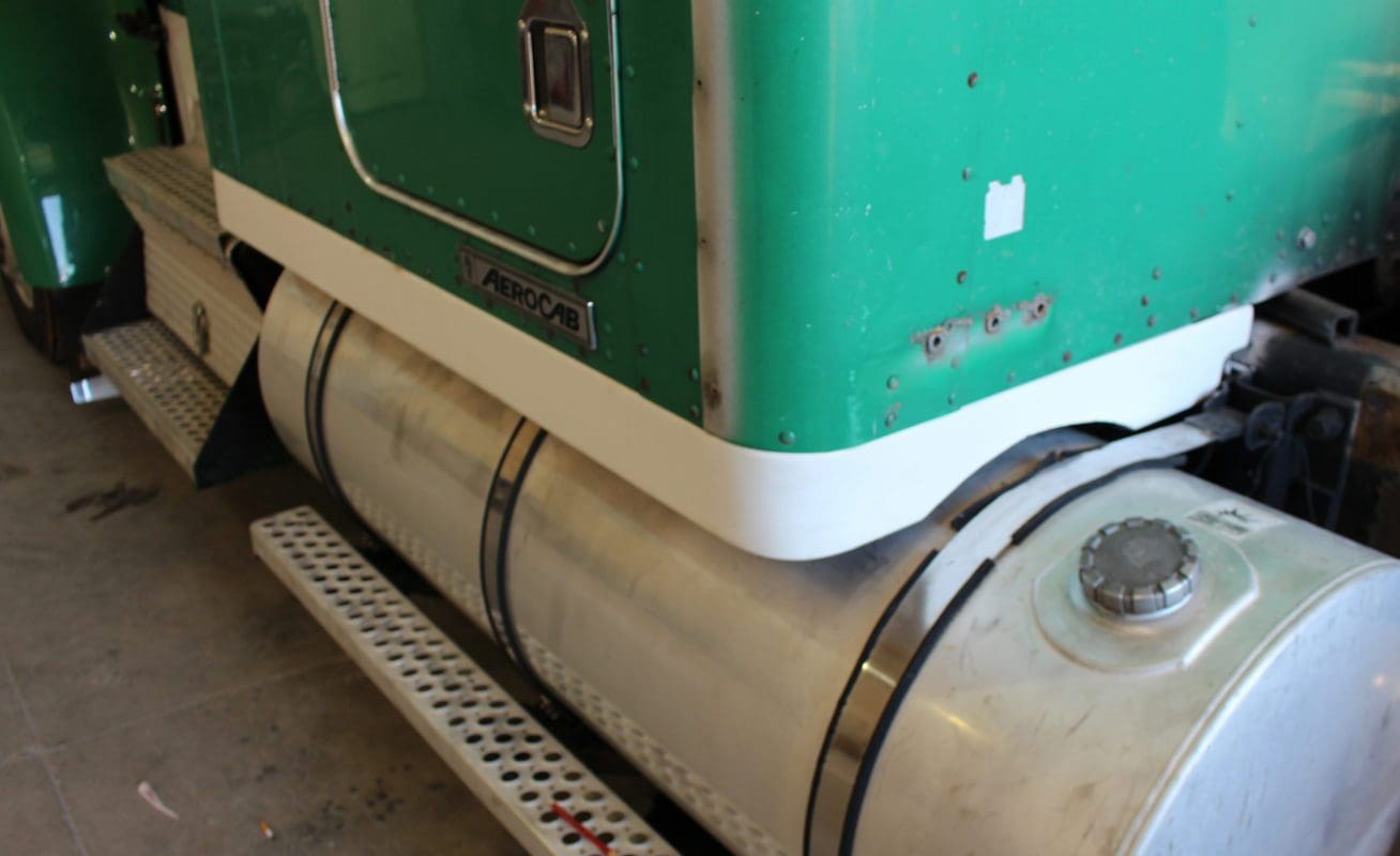 Kenworth 72″ Sleeper Panels 4″ - Thumbnail 3