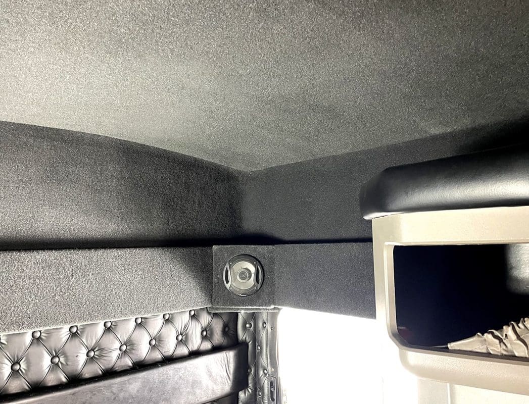 Kenworth 86″ Flat Top Conversion - Thumbnail 6