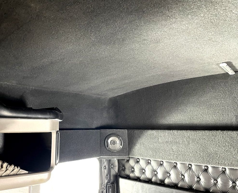 Kenworth 86″ Flat Top Conversion - Thumbnail 7