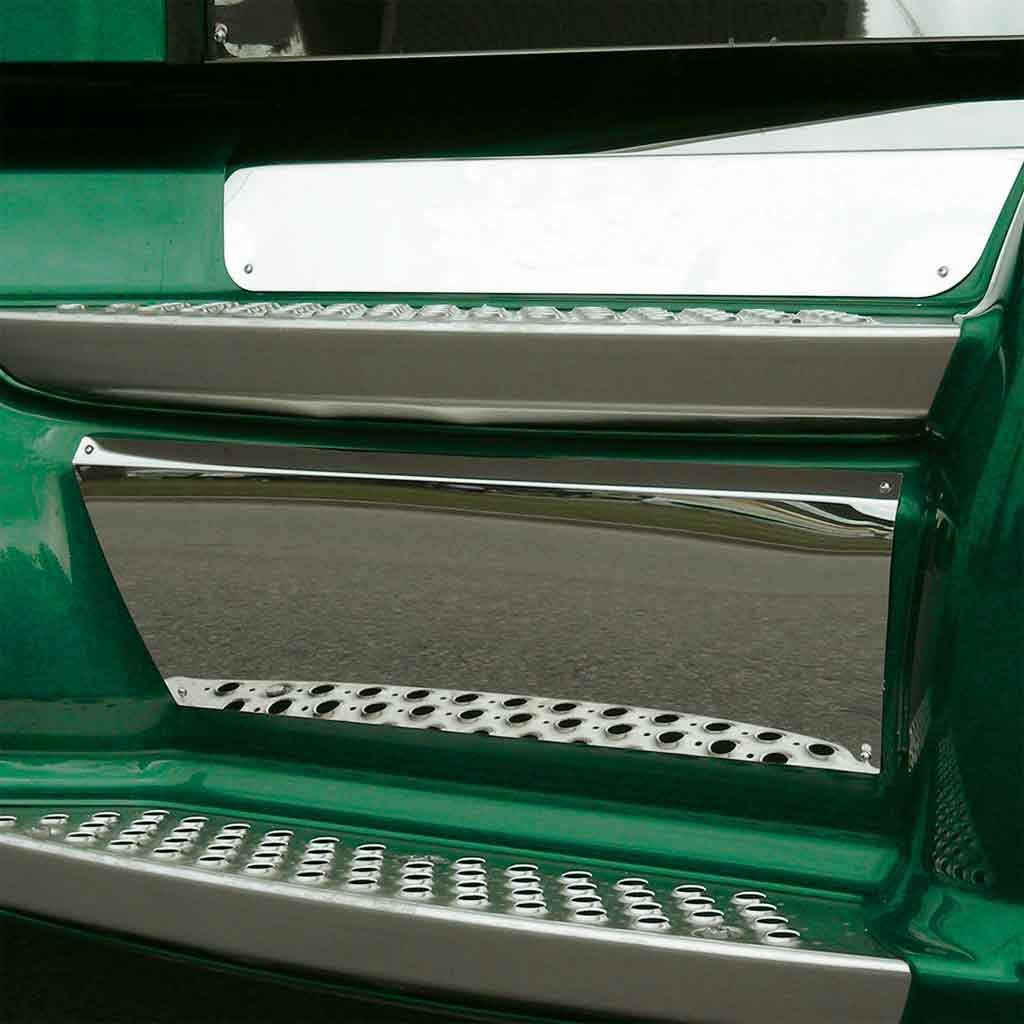 KW. T660 Front Kick Plates (2007-2017) - Lower Step