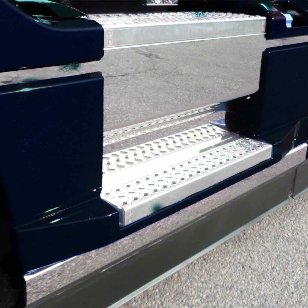 MACK ANTHEM Upper Chassis Fairing Trim Kit (2018+) - Step Cover - Thumbnail 2