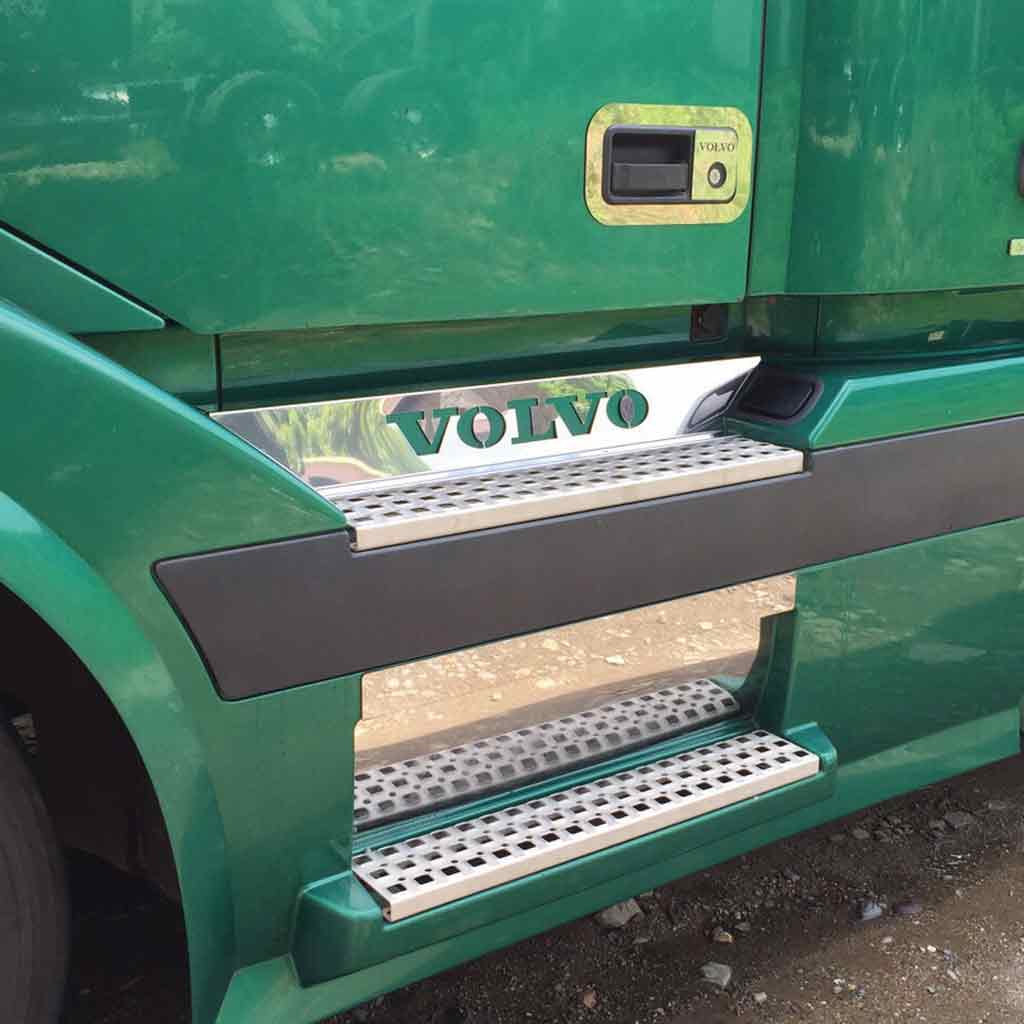 Volvo VN/VNL Upper Kick Plates (2003-2018) - Front | Volvo Cutout