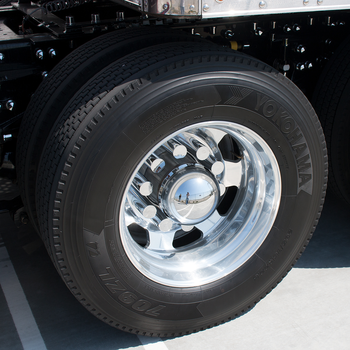 33mm X 3-1/2" Chrome Plastic Cylinder Nut Covers - Push-On (60-Pack) - Thumbnail 4