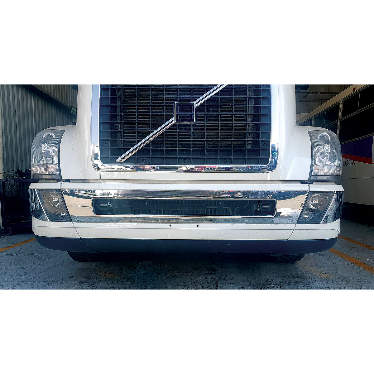 Center Bumper Air Flow Deflector For 2015-2017 Volvo VN/VNL With Aero Style Bumper - Thumbnail 4
