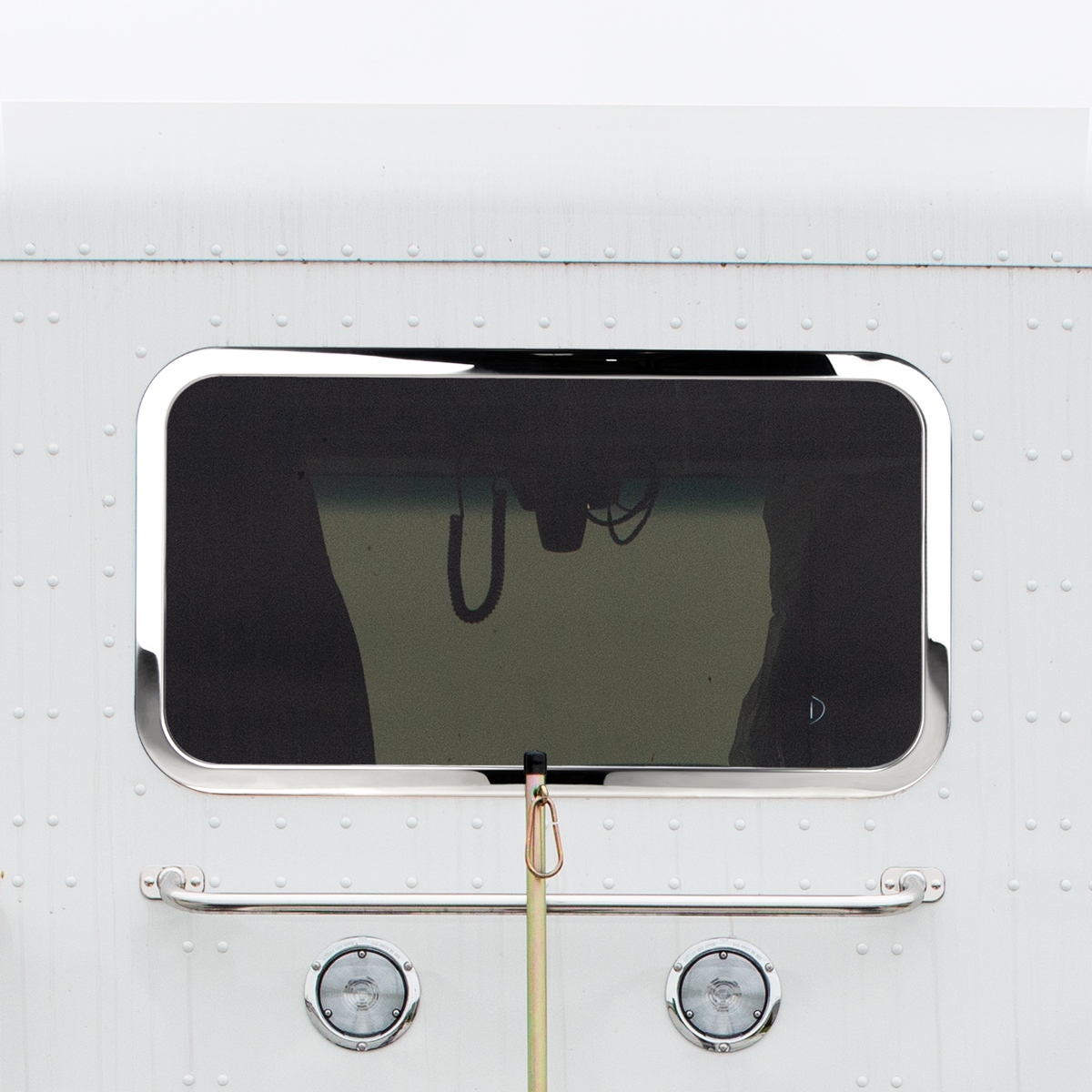 Peterbilt Stainless Rear Sleeper Window Trim (Bulk) - Thumbnail 2