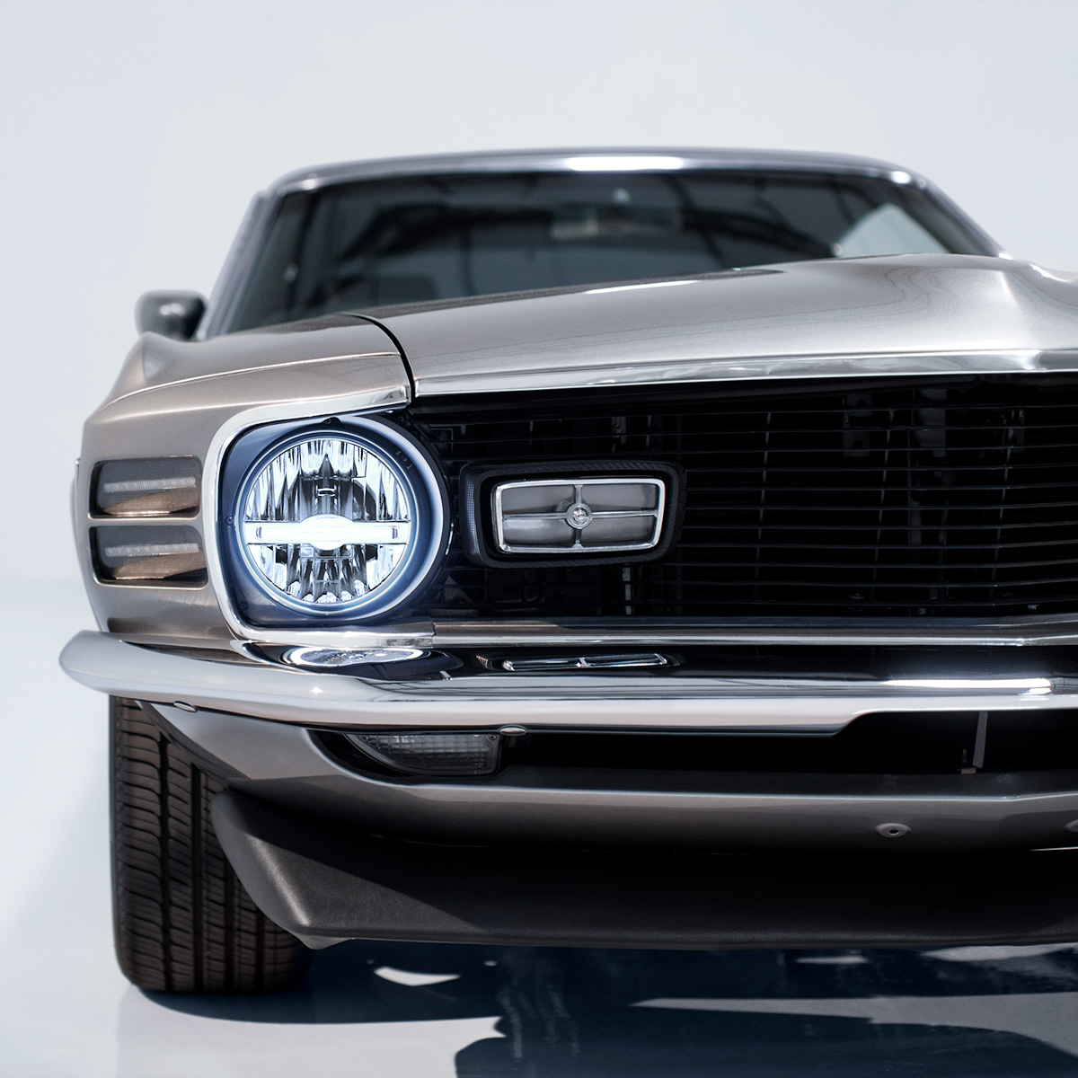 ULTRALIT - 7" High Power LED Headlight With White LED Position Light Bar - Thumbnail 5