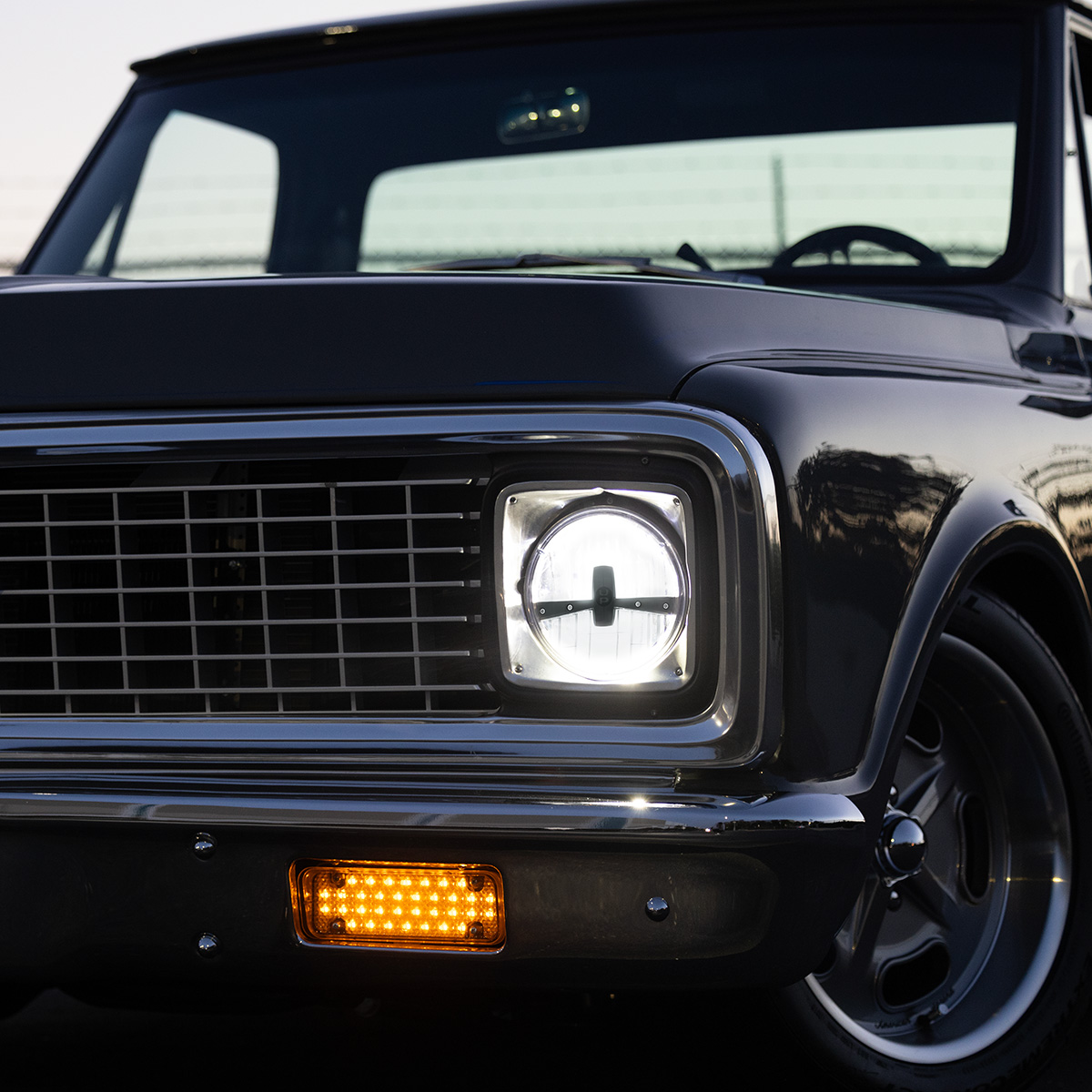 ULTRALIT - 5 High Power LED 7" Dual Function Headlight - Black - Thumbnail 5