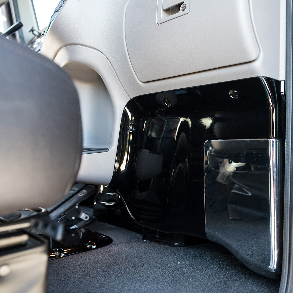 Chrome Plastic Cabin Air Filter Door For Peterbilt 389 (2010+), 388 (2010-2014), And 386 (2010-2016) - Thumbnail 4