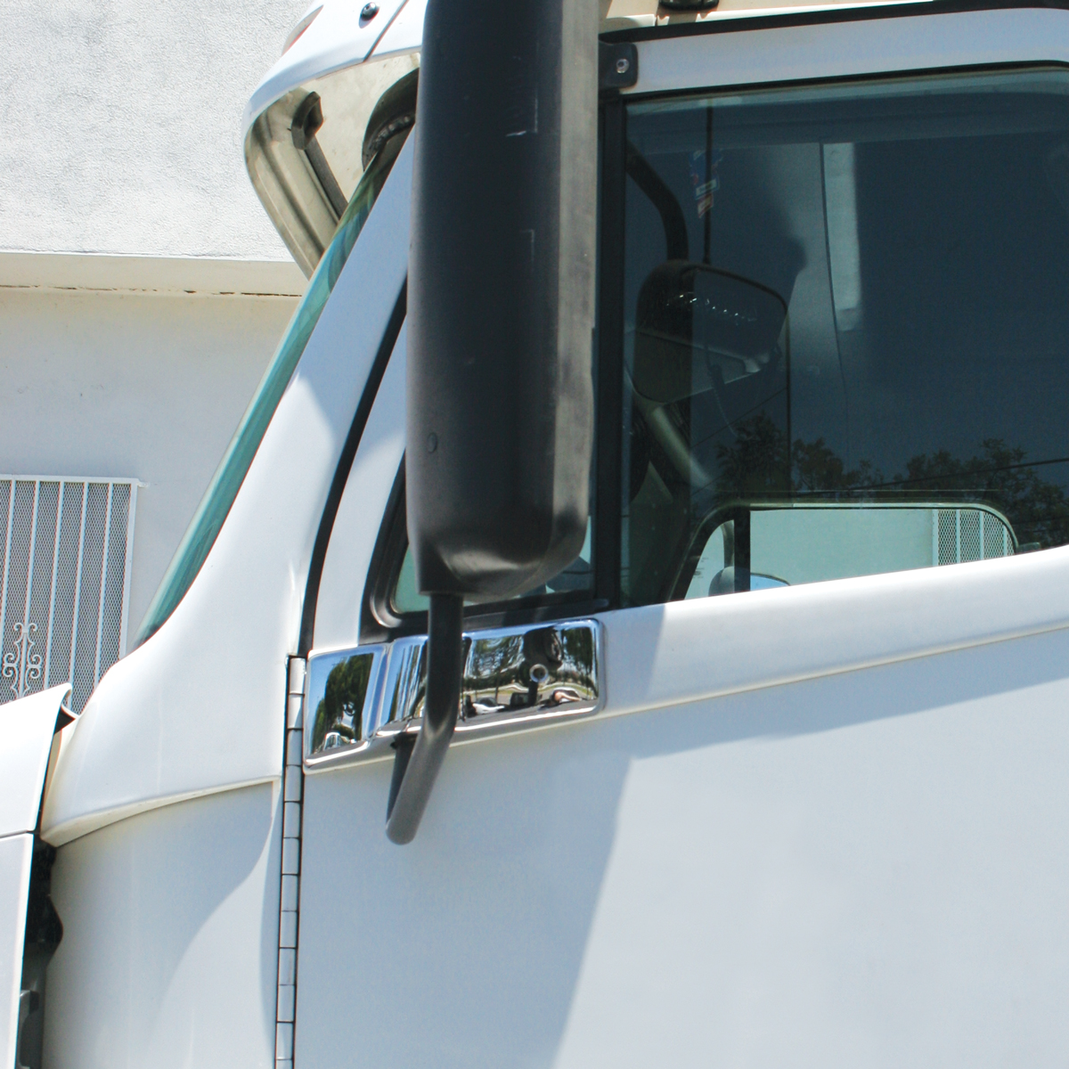 Chrome Plastic Bottom Mirror Post Cover For 1996-2010 Freightliner Century - Driver - Thumbnail 3