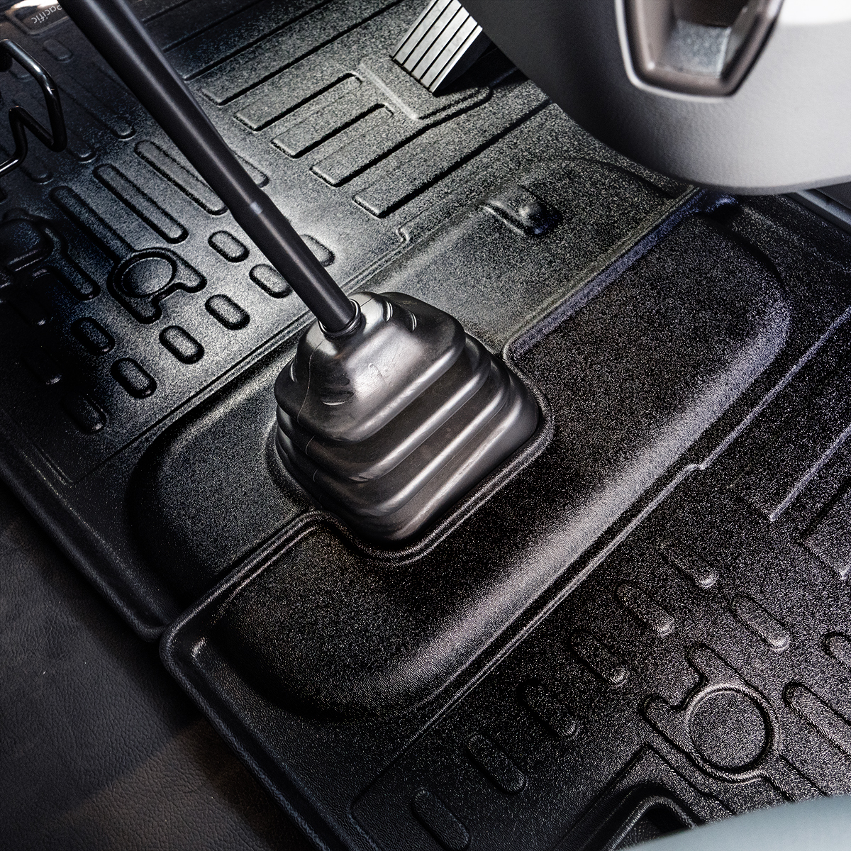 RigGear Floor Mat Set For Peterbilt 579/567 (2014-2021), Kenworth T680 (2013-2021) And T880 (2015-2024) - Thumbnail 9