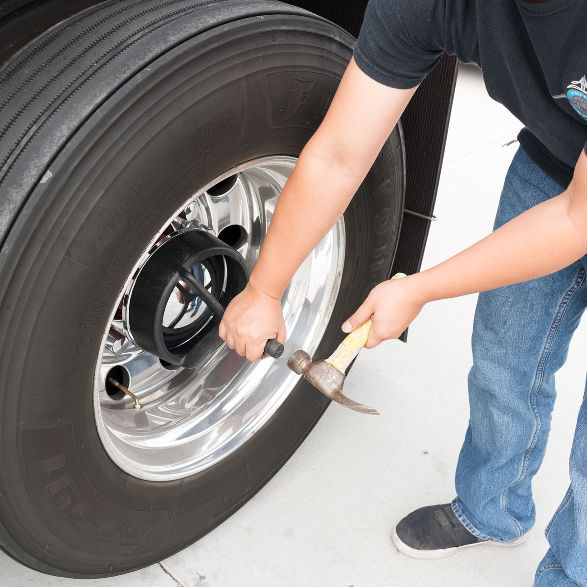 Hubcap Mounting Tool